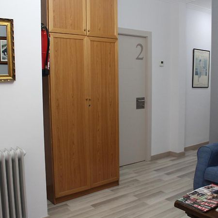 Hostal Montserrat Tona Kültér fotó