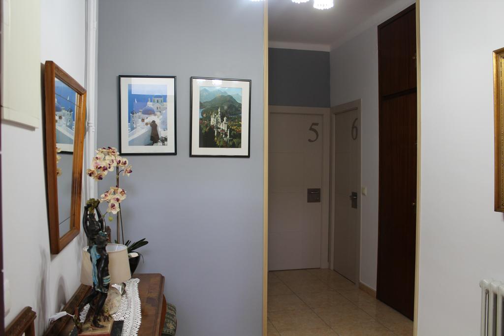 Hostal Montserrat Tona Kültér fotó