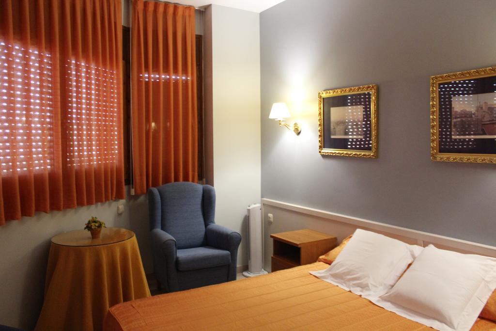 Hostal Montserrat Tona Kültér fotó