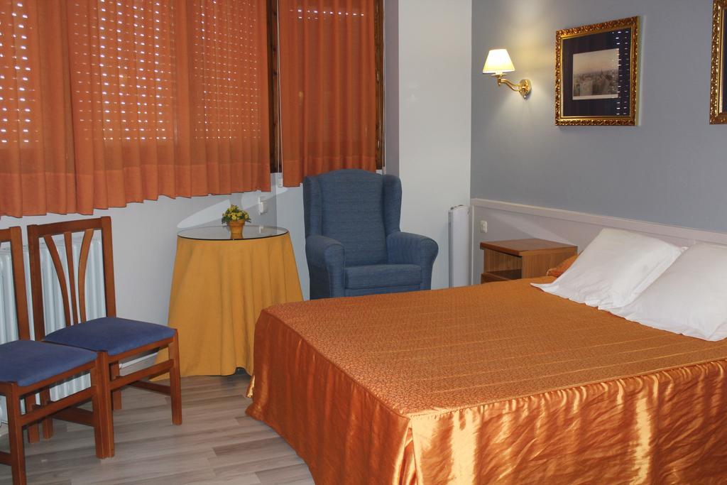 Hostal Montserrat Tona Kültér fotó