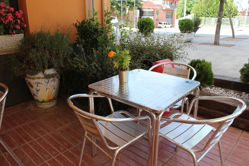 Hostal Montserrat Tona Kültér fotó
