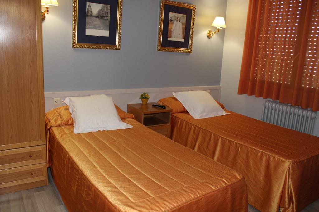 Hostal Montserrat Tona Kültér fotó