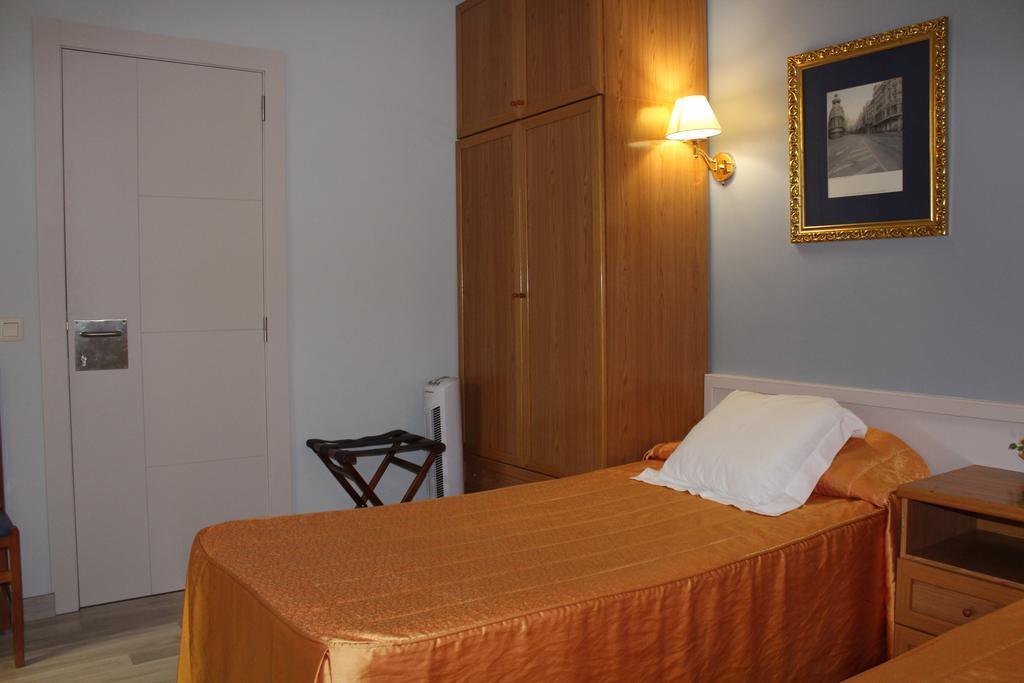 Hostal Montserrat Tona Kültér fotó