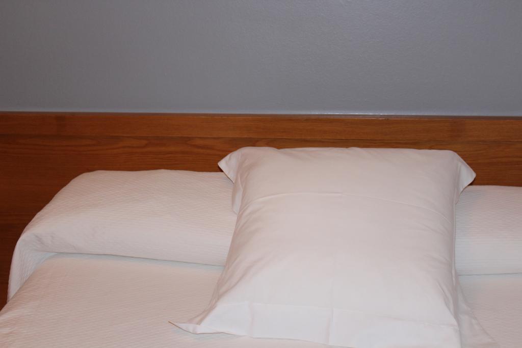 Hostal Montserrat Tona Kültér fotó