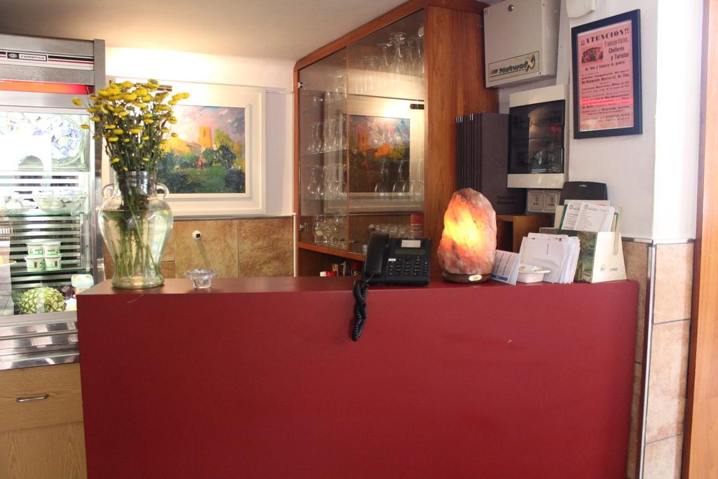Hostal Montserrat Tona Kültér fotó