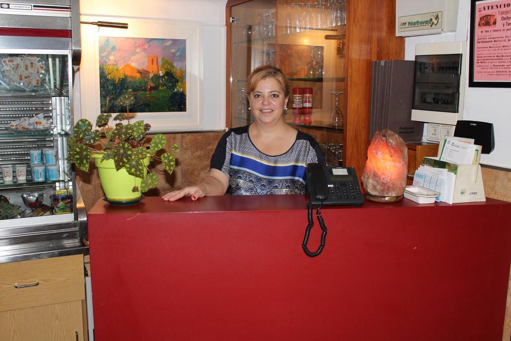 Hostal Montserrat Tona Kültér fotó