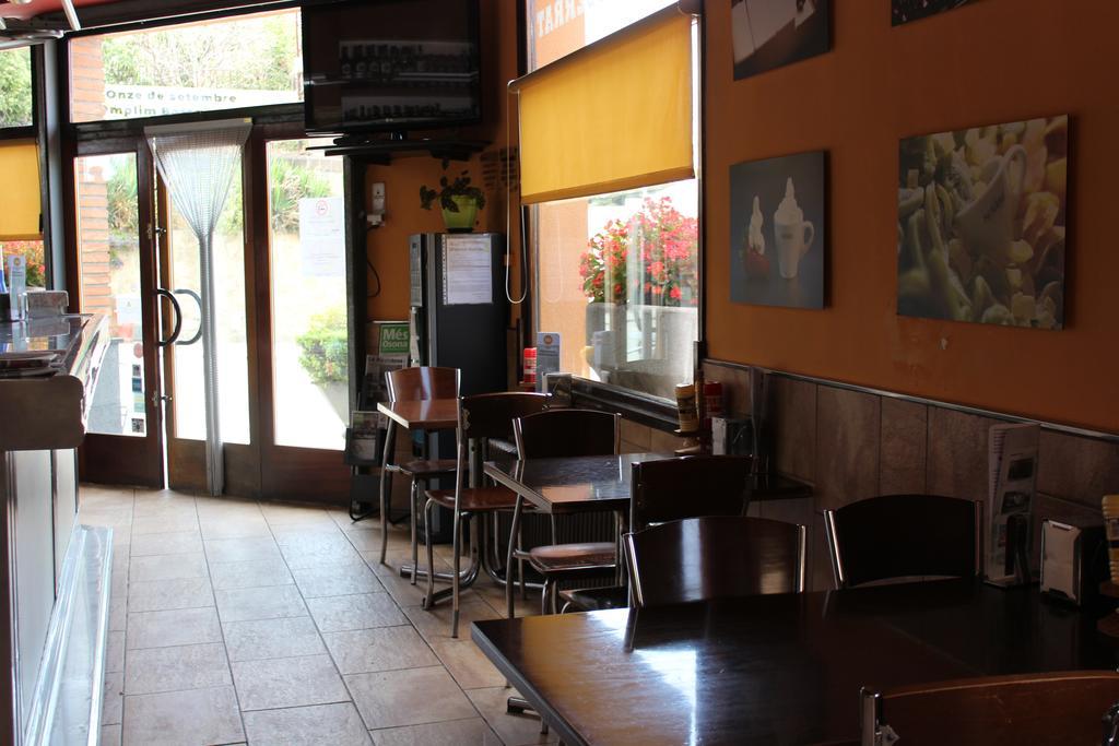 Hostal Montserrat Tona Kültér fotó