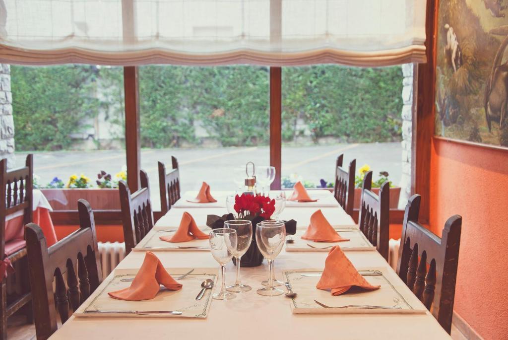 Hostal Montserrat Tona Kültér fotó