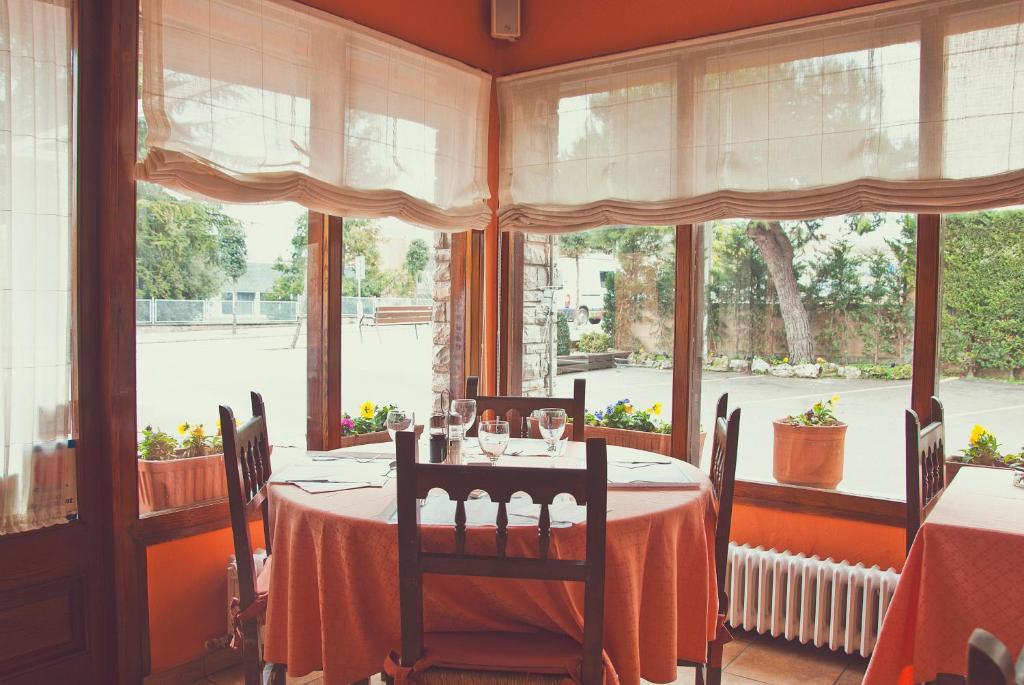 Hostal Montserrat Tona Kültér fotó