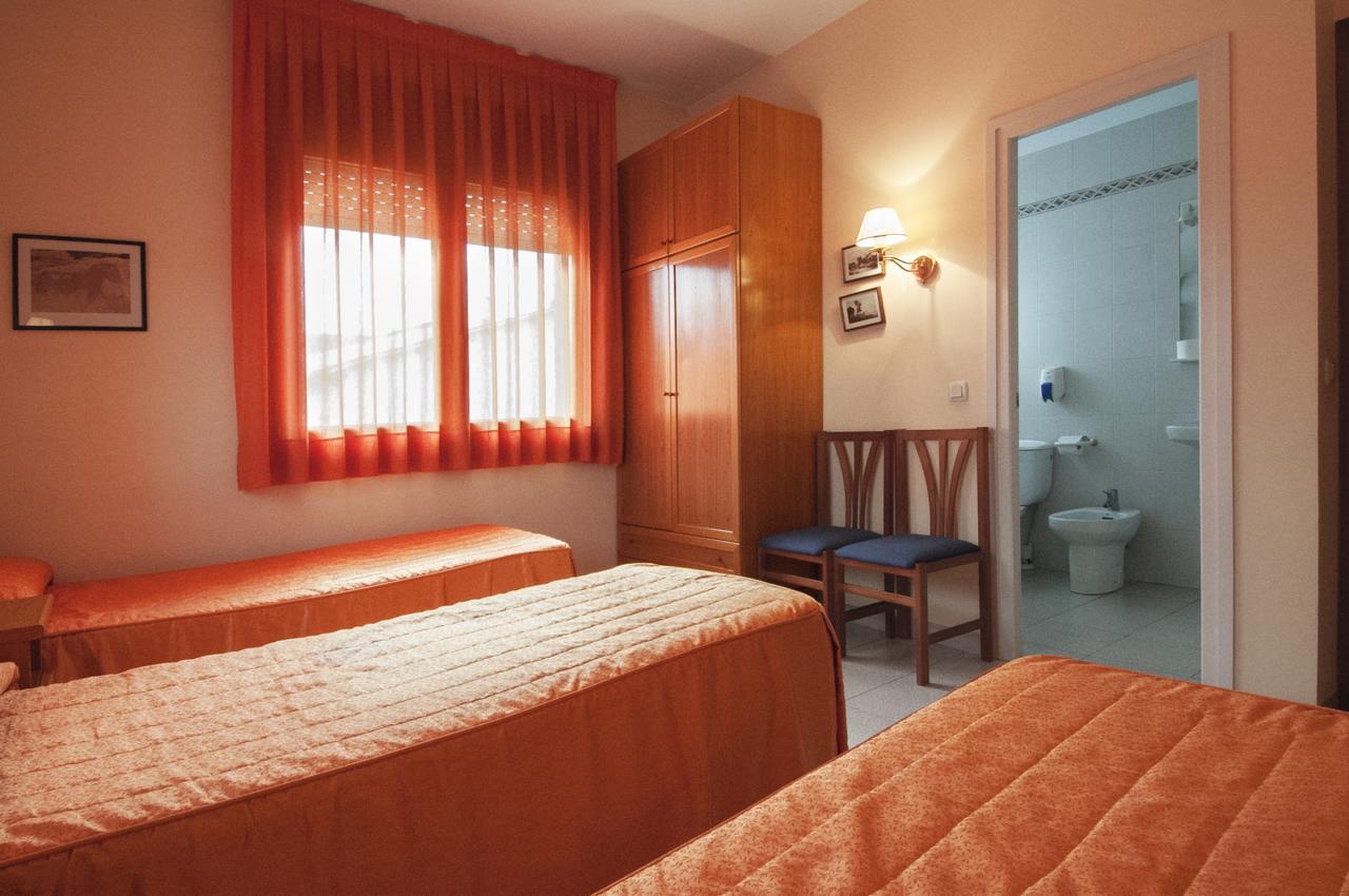 Hostal Montserrat Tona Kültér fotó