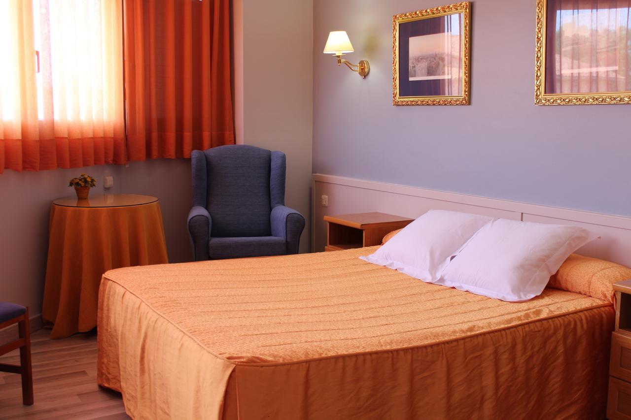 Hostal Montserrat Tona Kültér fotó