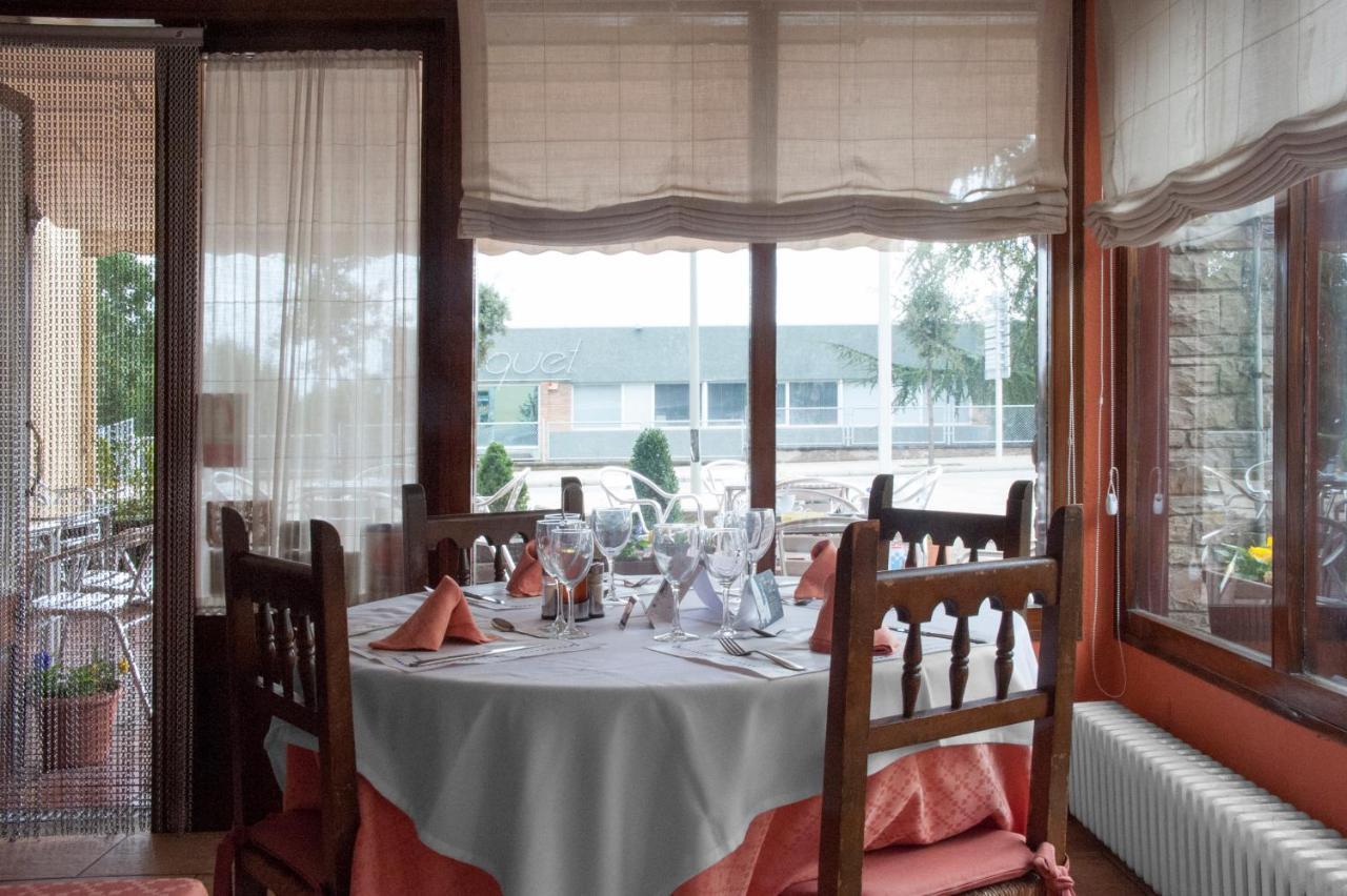 Hostal Montserrat Tona Kültér fotó