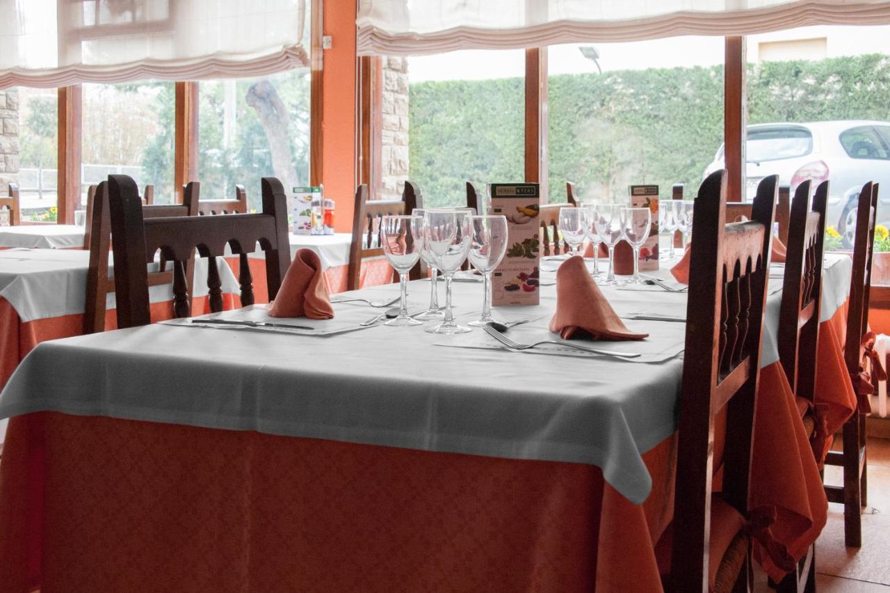 Hostal Montserrat Tona Kültér fotó