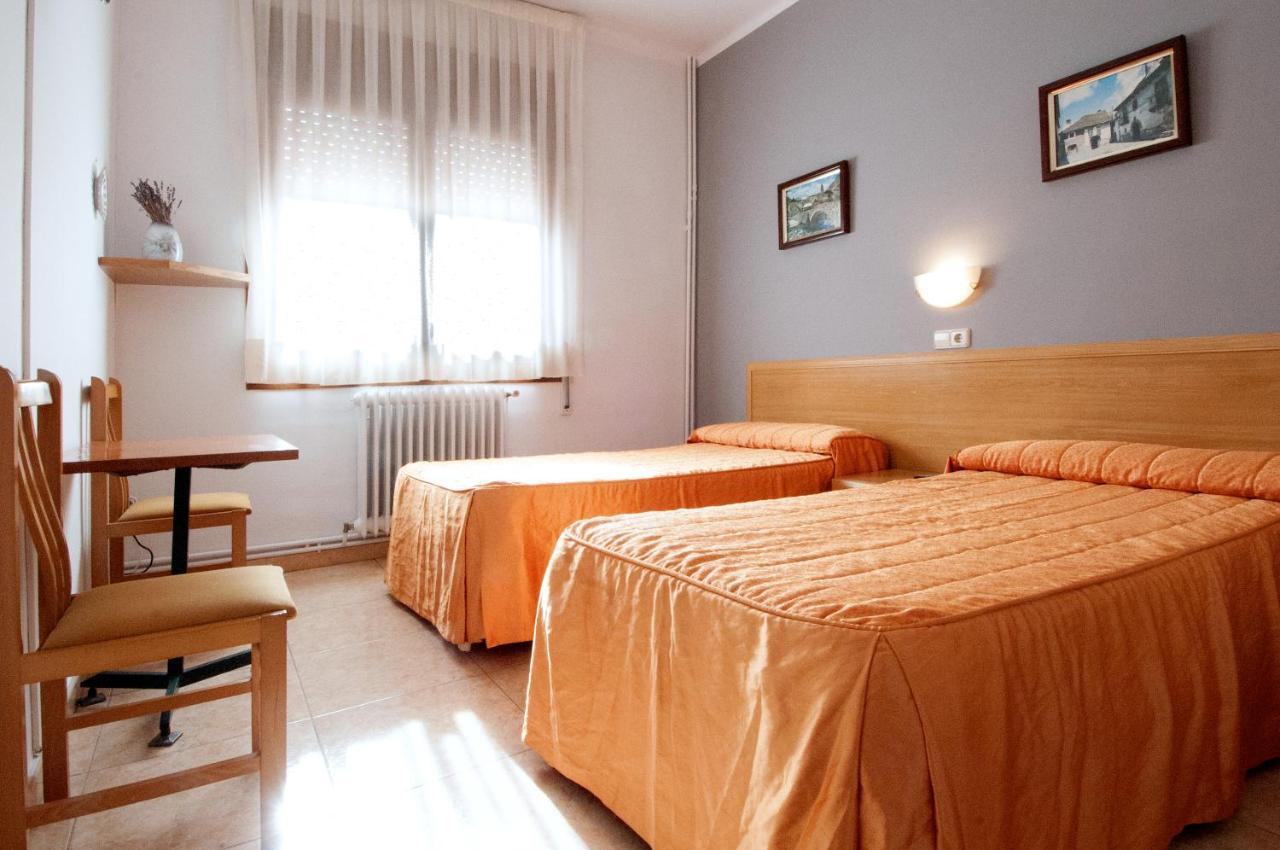 Hostal Montserrat Tona Szoba fotó